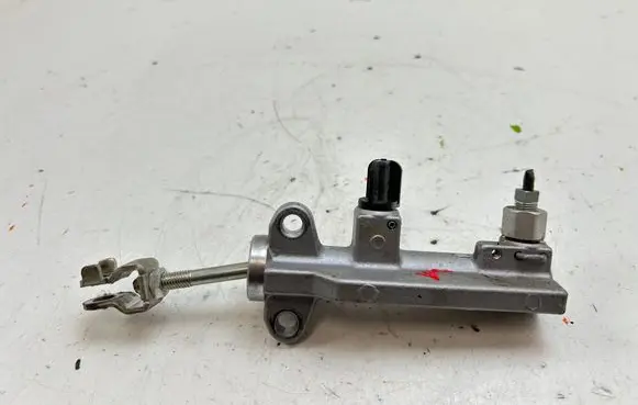Honda CR-V Clutch slave cylinder 