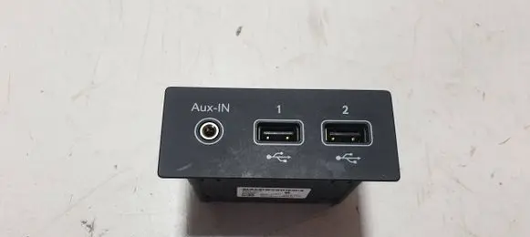 Renault Clio V USB socket connector 280231553R 40000150 33352430