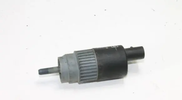 Ford Focus Windscreen/windshield washer pump BV6113K082AA