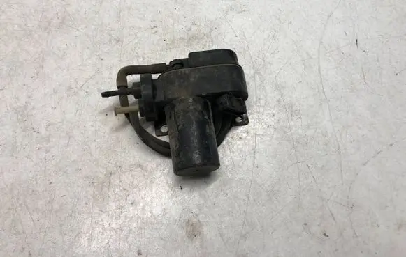 Renault Safrane Central locking vacuum pump 7700841557 003572