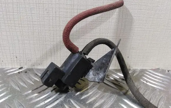 BMW 1 E81 E87 Vacuum valve 7810831