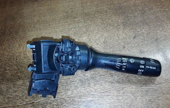 Toyota Yaris Wiper control stalk 17F003LH