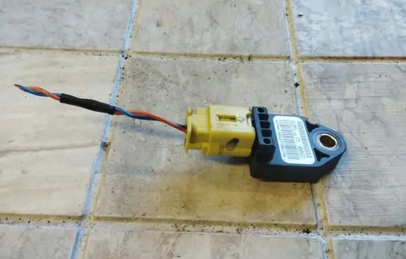 KIA Carnival Airbag deployment crash/impact sensor 959202F100
