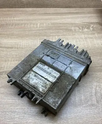Volvo S40, V40 Engine control unit/module ECU P30613695 7700110648 0281001906