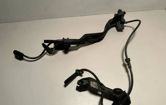 Mercedes-Benz C W204 ABS brake wheel speed sensor 0265009317