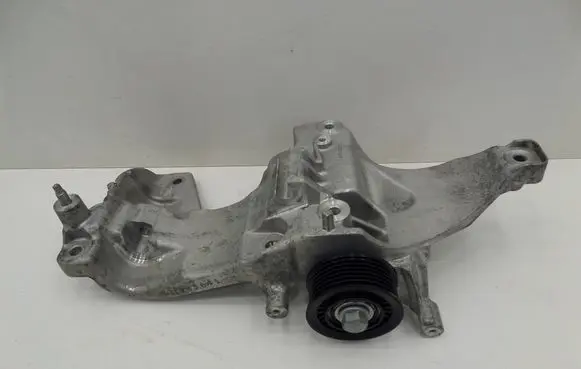 Peugeot 3008 II Generator/alternator bracket 9833032280