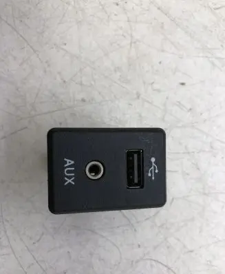 Ford Puma AUX in-socket connector 795405004