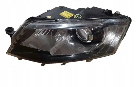 Skoda Octavia Mk4 Headlight/headlamp 5E1941015A
