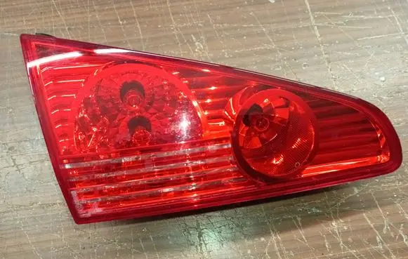 Peugeot 607 Tailgate rear/tail lights 