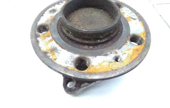Volvo V70 Rear wheel hub