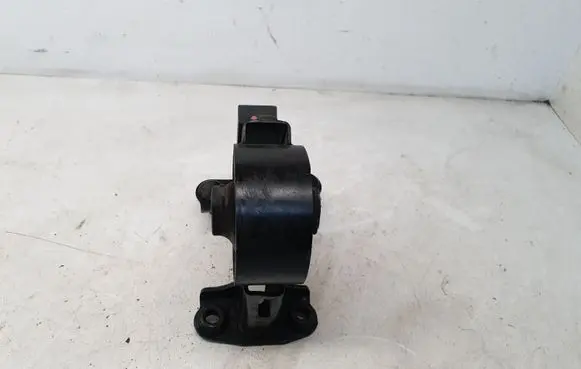Toyota Yaris Engine mount bracket 309E
