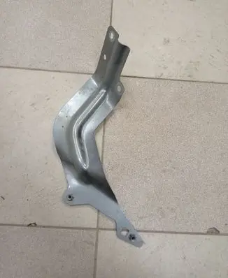 Volkswagen Atlas Fender mounting bracket 3CN821136A 1219