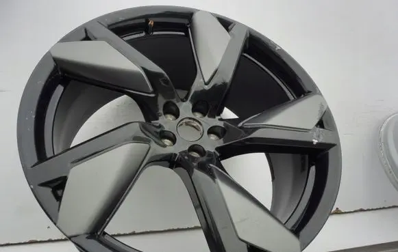 Jaguar F-Pace R22 alloy rim 