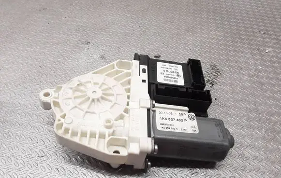 Volkswagen Jetta V Front door window regulator motor 1K5837402P