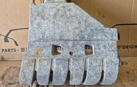 Volkswagen Golf III Intake manifold 021133223K VR6