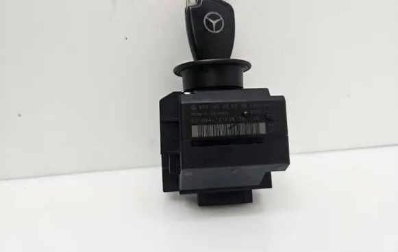 Mercedes-Benz C W203 Engine ECU kit and lock set 2095452308 33002422 33002421