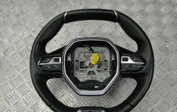 Peugeot 5008 II Steering wheel