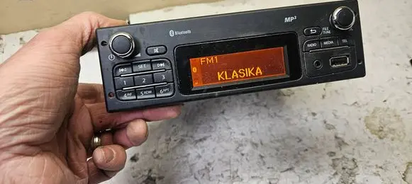Renault Twingo II Radio/CD/DVD/GPS head unit 281156707r Agc1220rf Ara1230rf