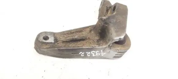 Ford Mondeo MK IV Engine mount bracket