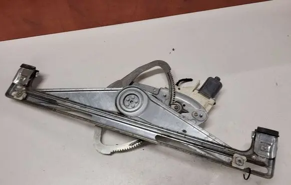 Ford Focus Front door window regulator with motor 3M51R23200BD 4M5T14553