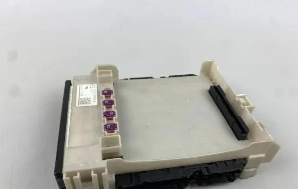 Toyota RAV 4 (XA50) Comfort/convenience module 8273042890B