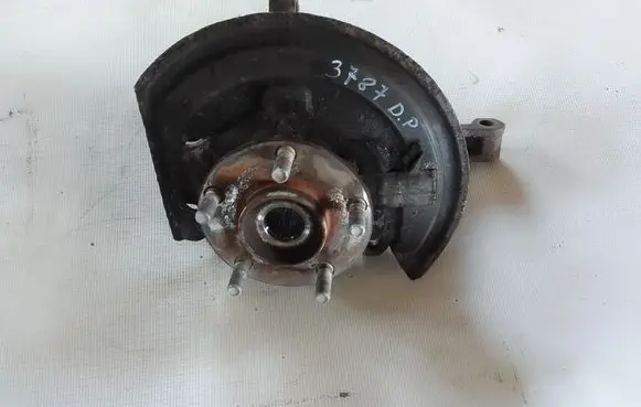 Nissan Qashqai+2 Front wheel hub 40014JD000