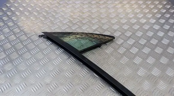 Volkswagen Touareg II Front door vent window glass four-door 7P6845114