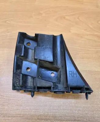 Volvo V40 Front bumper mounting bracket 31425111