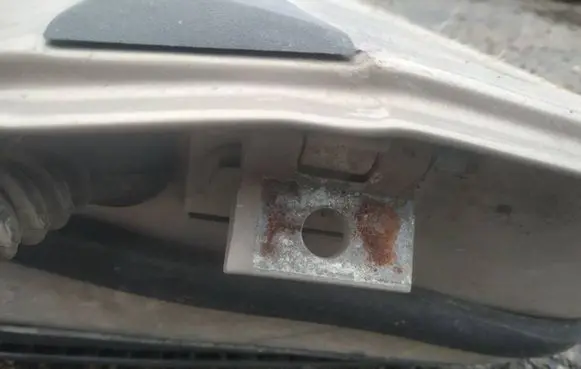 Volvo V70 Rear door lower hinge