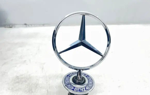 Mercedes-Benz E W211 Manufacturer badge logo/emblem