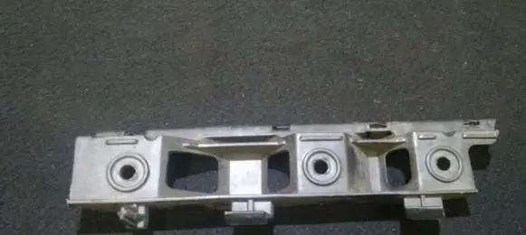 Volkswagen PASSAT B6 Front bumper mounting bracket 3c0807184