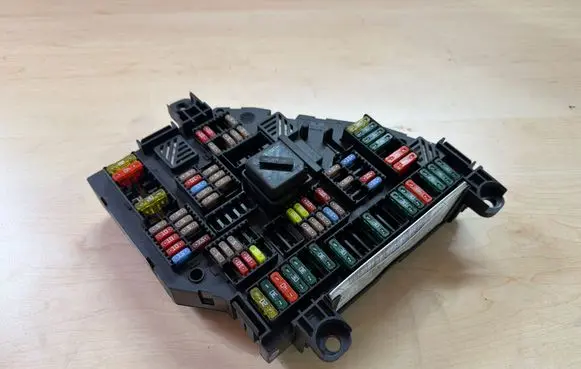 BMW 5 F10 F11 Fuse module 9264923