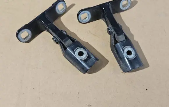 BMW X5 E70 Loading door lower hinge 14187910 41627170918