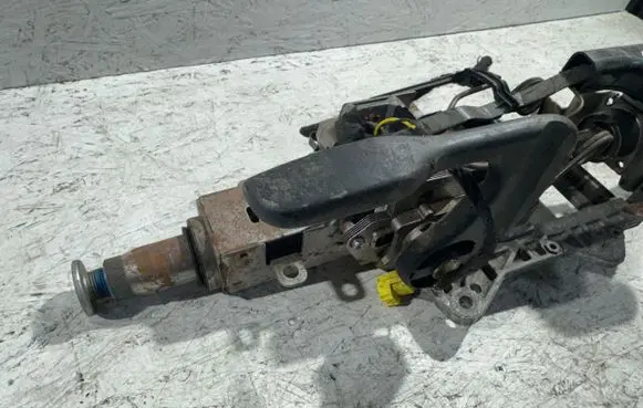 Audi Q3 8U Steering wheel axle 532427