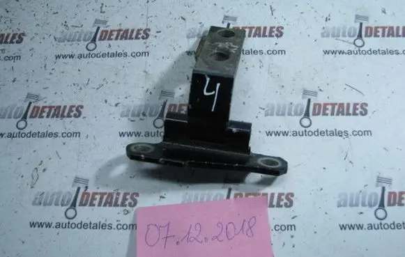Lexus LS 430 Front door upper hinge