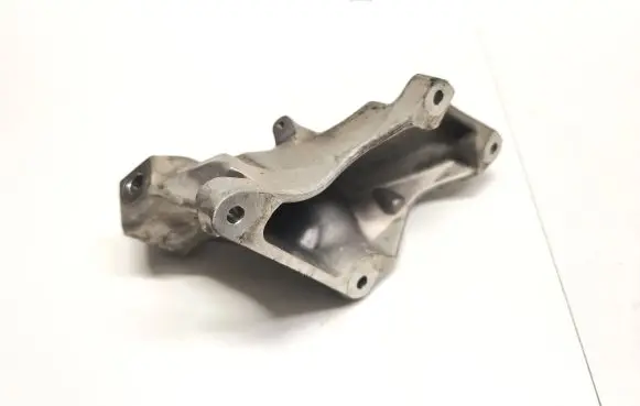 Mercedes-Benz C AMG W205 Engine mounting bracket A1772230204