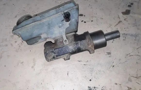 Volkswagen Sharan Master brake cylinder 7M1611303