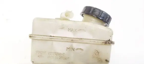 Brake fluid reservoir