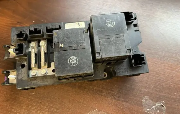 Toyota Prius (XW30) Relay mounting block G92Z128010