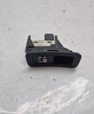 Mitsubishi Outlander Seat control switch 7230A165
