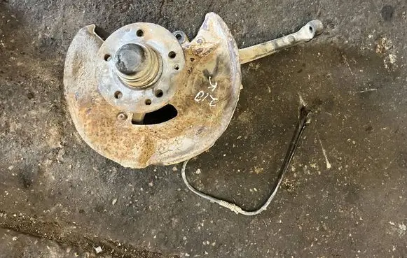 Mercedes-Benz E W210 Front wheel hub spindle knuckle 2102201129