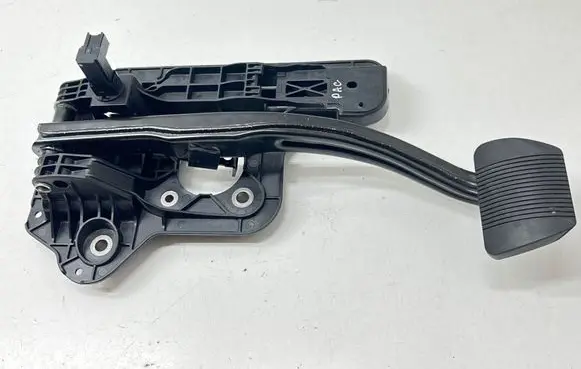Chrysler Pacifica Brake pedal P04581676AC 04581676AC TKY044910167