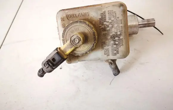 Brake fluid reservoir