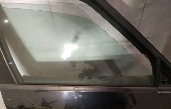 Ford S-MAX Front door glass trim molding 