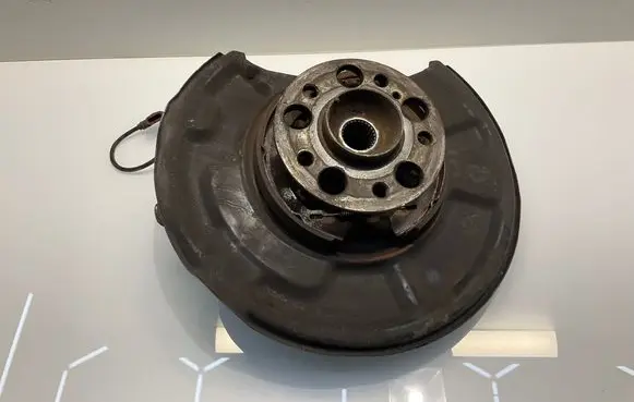 Rear wheel hub