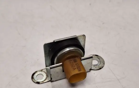 BMW 7 E65 E66 Acceleration sensor 6770206 37146770206 37146776214