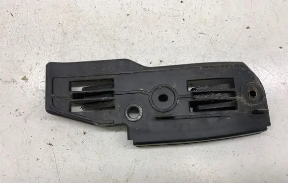 Volkswagen PASSAT B5.5 Front bumper mounting bracket 3B0807183E