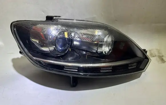 Volkswagen Golf VI Headlight/headlamp 5M1941752B