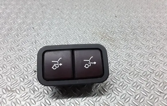 Mercedes-Benz E W211 Tailgate/boot open switch button 2118219251