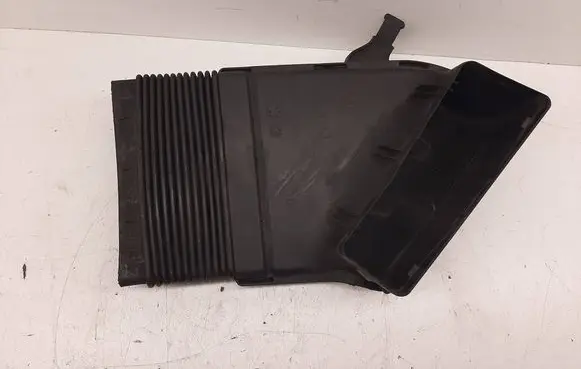 Audi A4 S4 B7 8E 8H Air intake duct part 8E0129617D